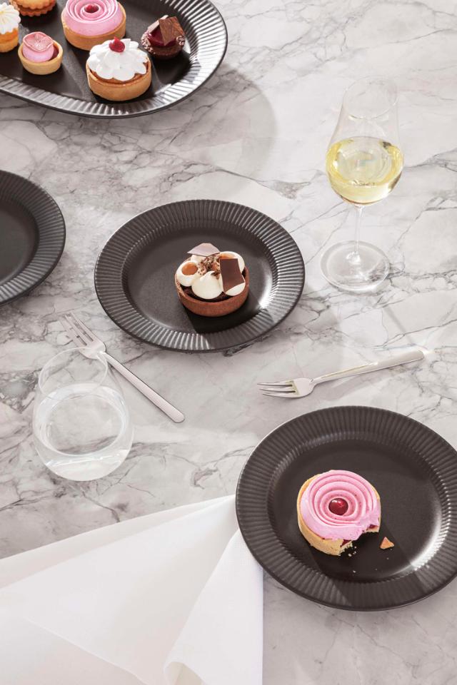 Legio Nova Serving dish 37x25 cm Black