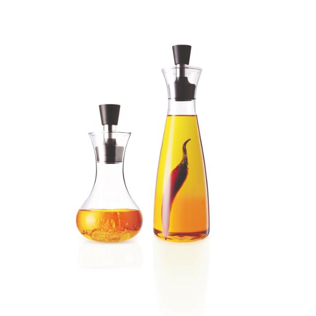 Set with dressing shaker and oil/vinegar carafe - Drip free