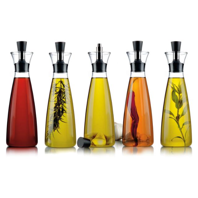 Set with dressing shaker and oil/vinegar carafe - Drip free